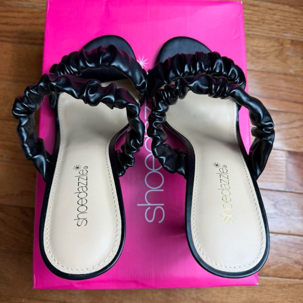 NWT Black Ruffled Heels - Picture 6 of 8